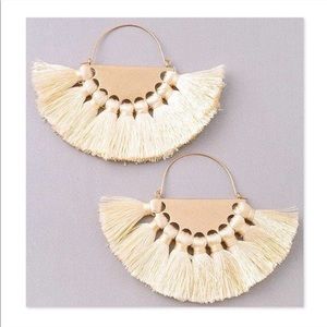 🌻Oversized tassel oatmeal fan earring 🌻